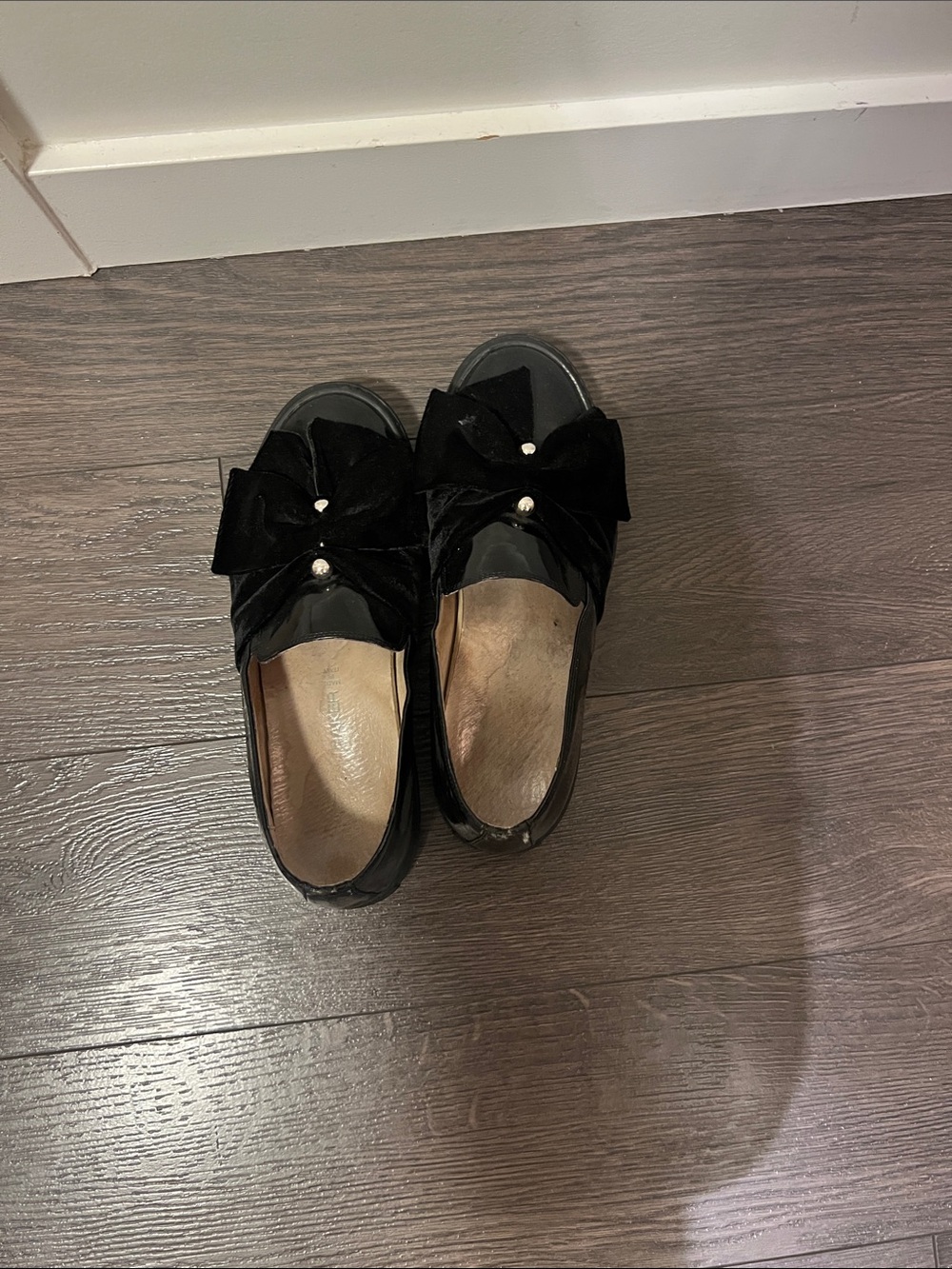 Black Velvet Bow Slip-On Mules with Pearl Accent - Women